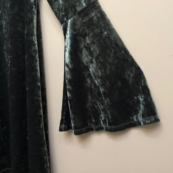 Flare sleeved forest green minidress, velveteen. - Picture 6 of 9